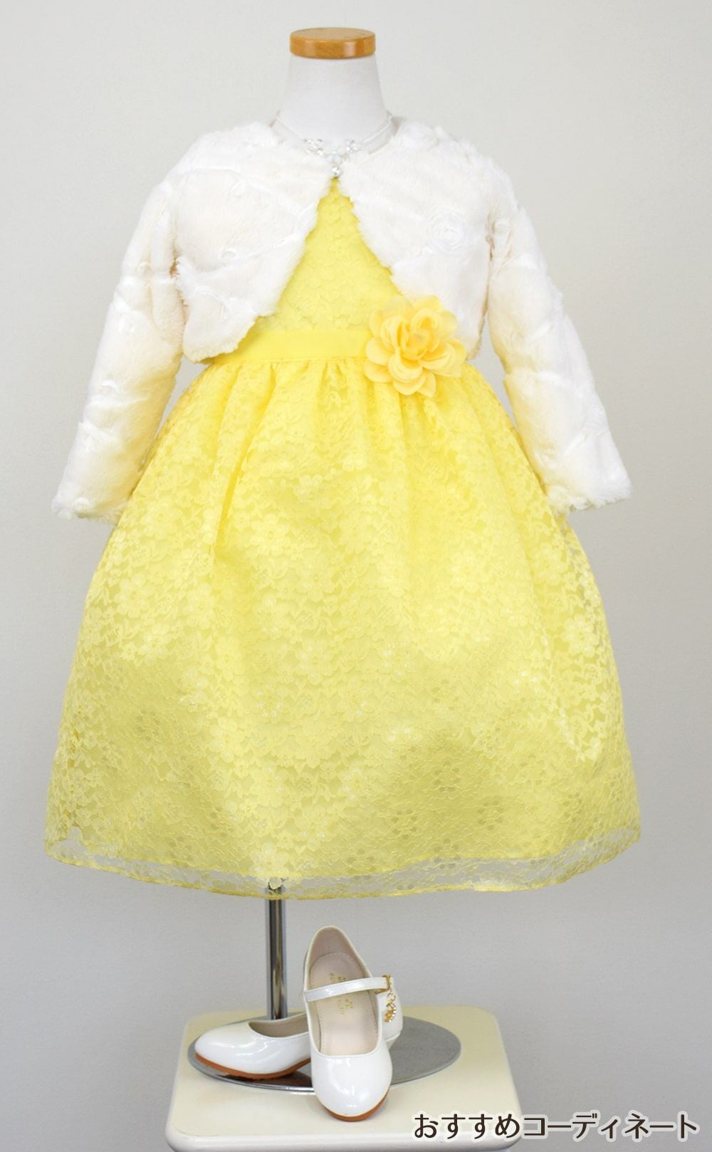 ピアノ発表会や結婚式にぴったりのカラーの女の子用キッズドレス。シンプルで美しいシルエットが魅力のAngel's Closetの子供ドレス レンタル商品（【レンタル】フラワーレースサテンリボン子供ドレス(CCD749)イエロー）｜画像12