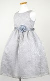ピアノ発表会や結婚式にぴったりのカラーの女の子用キッズドレス。シンプルで美しいシルエットが魅力のAngel's Closetの子供ドレス レンタル商品（【レンタル】フラワーレースサテンリボン子供ドレス(CCD749)シルバー）｜画像4