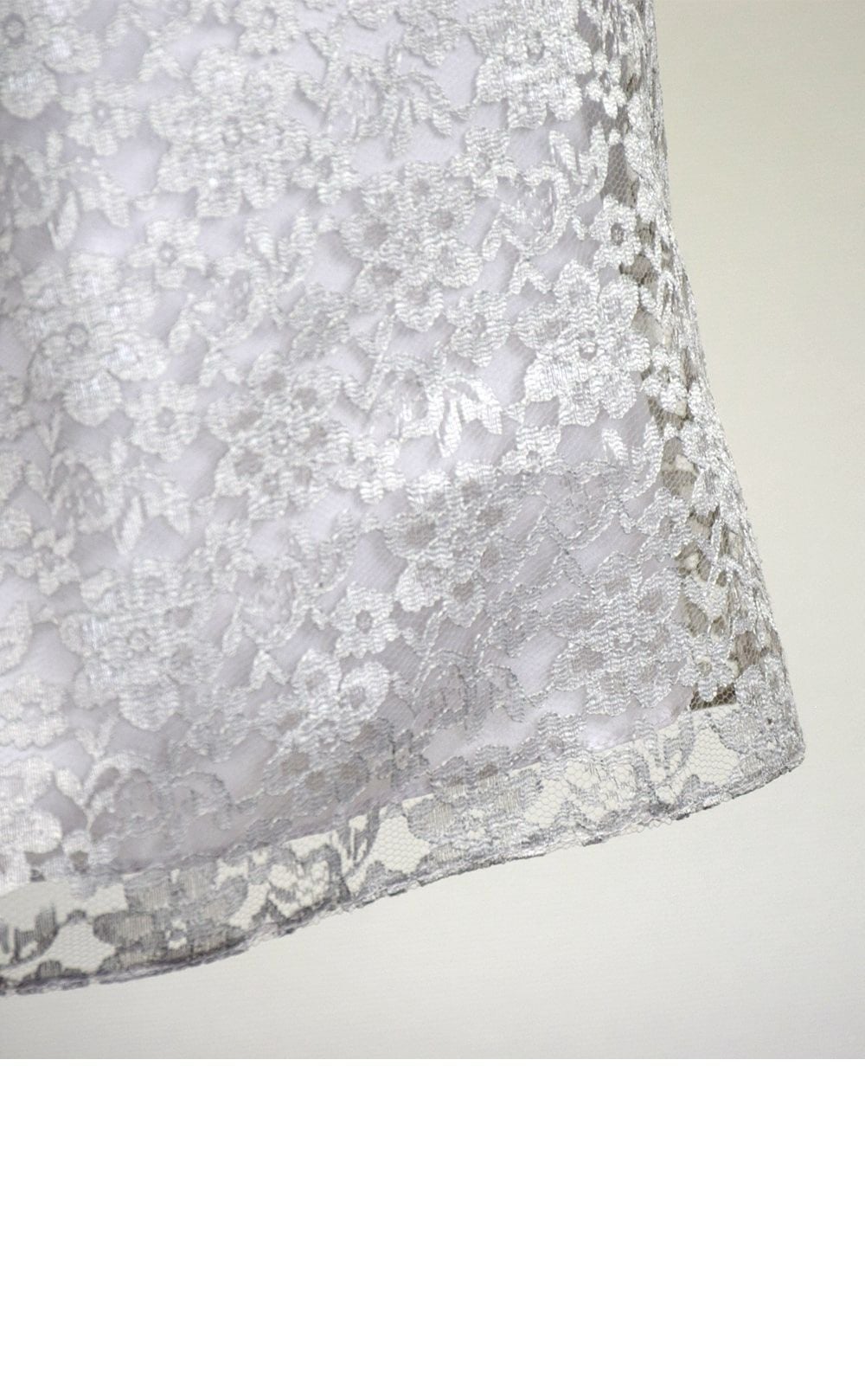 ピアノ発表会や結婚式にぴったりのカラーの女の子用キッズドレス。シンプルで美しいシルエットが魅力のAngel's Closetの子供ドレス レンタル商品（【レンタル】フラワーレースサテンリボン子供ドレス(CCD749)シルバー）｜画像6