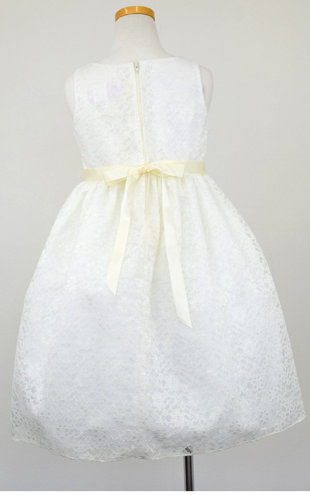 ピアノ発表会や結婚式にぴったりのカラーの女の子用キッズドレス。シンプルで美しいシルエットが魅力のAngel's Closetの子供ドレス レンタル商品（【レンタル】フラワーレースサテンリボン子供ドレス(CCD749)アイボリー）｜画像5