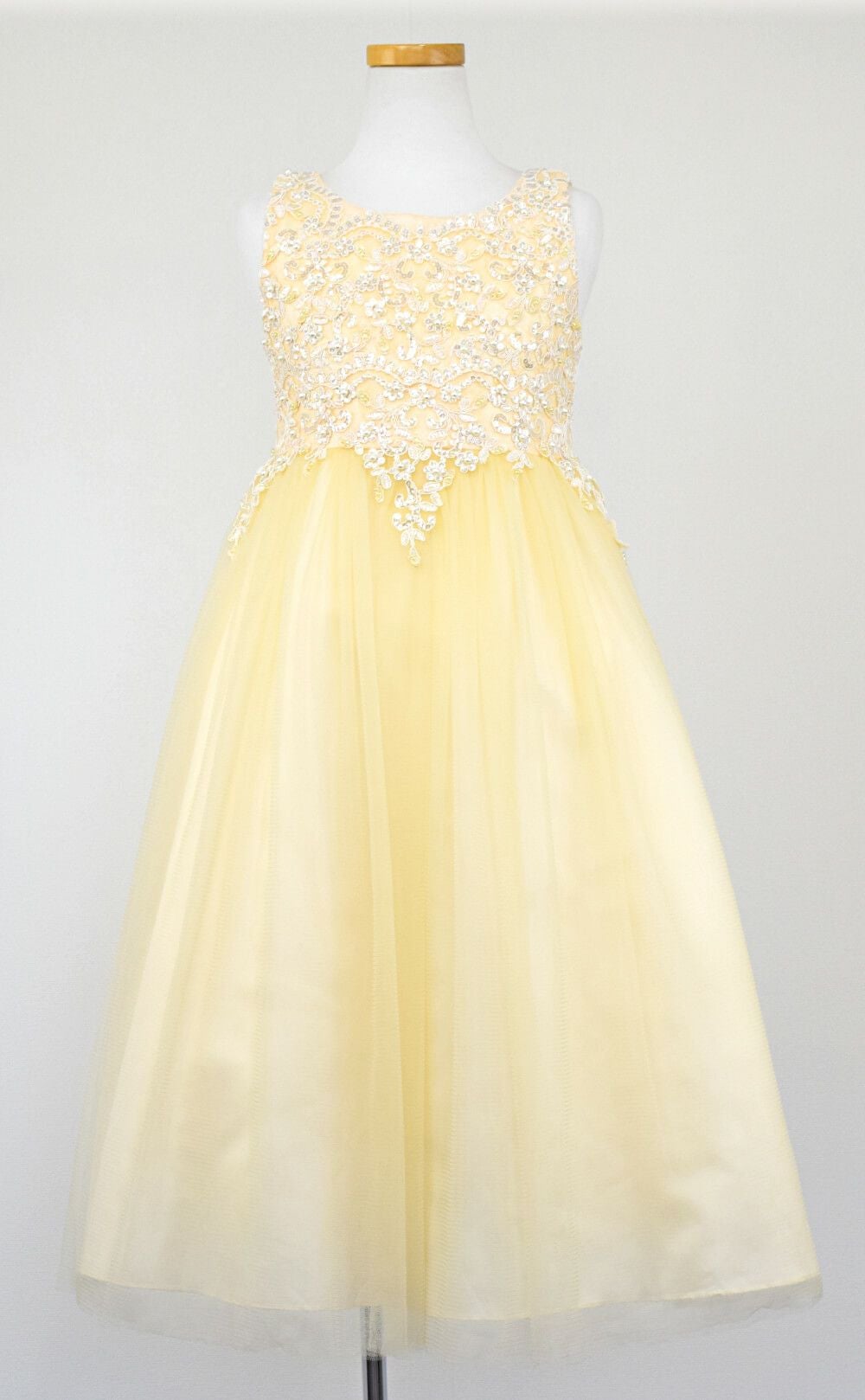 ピアノ発表会や結婚式にぴったりのカラーの女の子用キッズドレス。シンプルで美しいシルエットが魅力のAngel's Closetの子供ドレス レンタル商品（【レンタル】パールスパンコールスーパーエレガントチュール子供ドレス(cdc5008)シャンパン）｜画像3