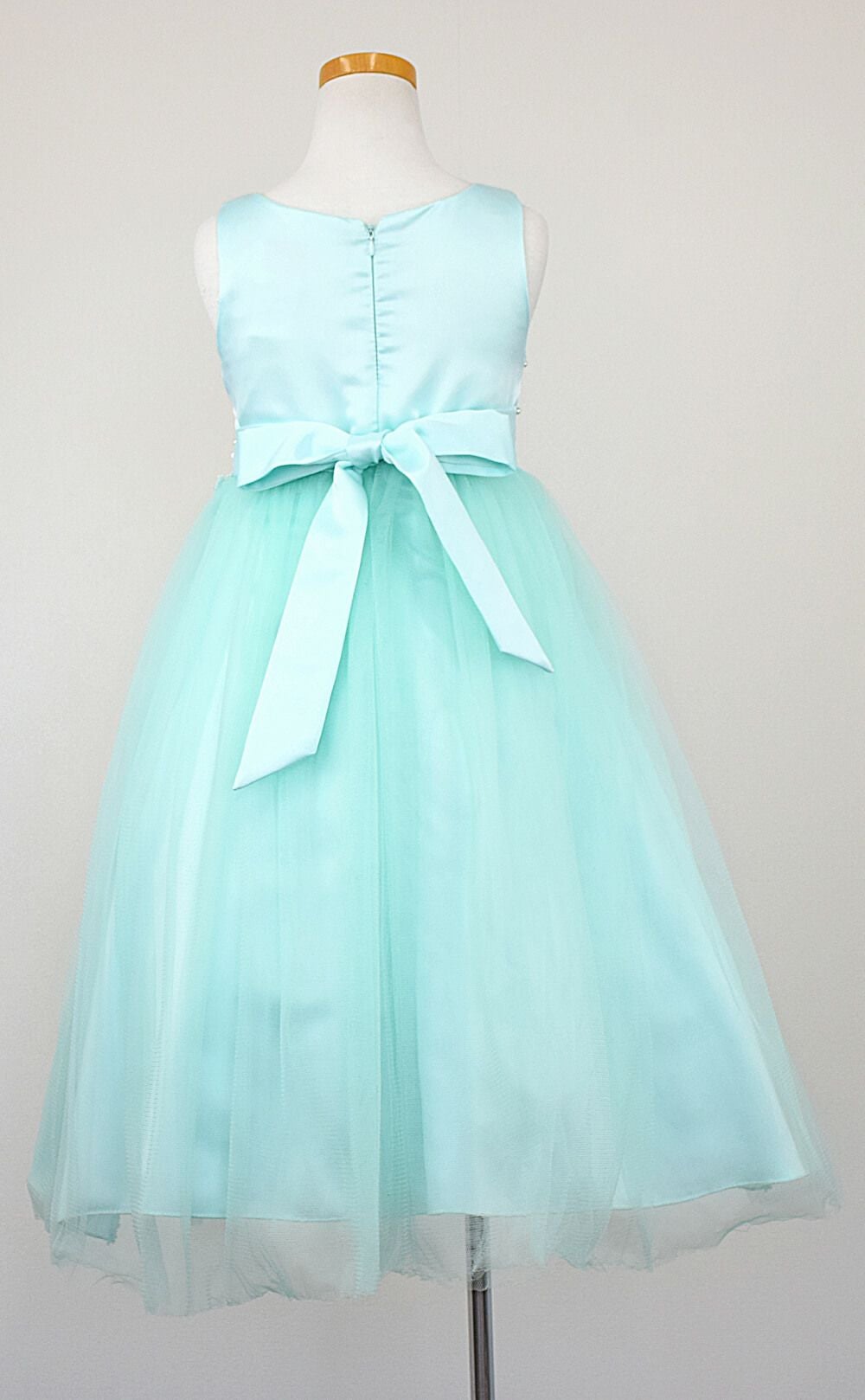 ピアノ発表会や結婚式にぴったりのカラーの女の子用キッズドレス。シンプルで美しいシルエットが魅力のAngel's Closetの子供ドレス レンタル商品（【レンタル】パールスパンコールスーパーエレガントチュール子供ドレス(cdc5008)ミント）｜画像5