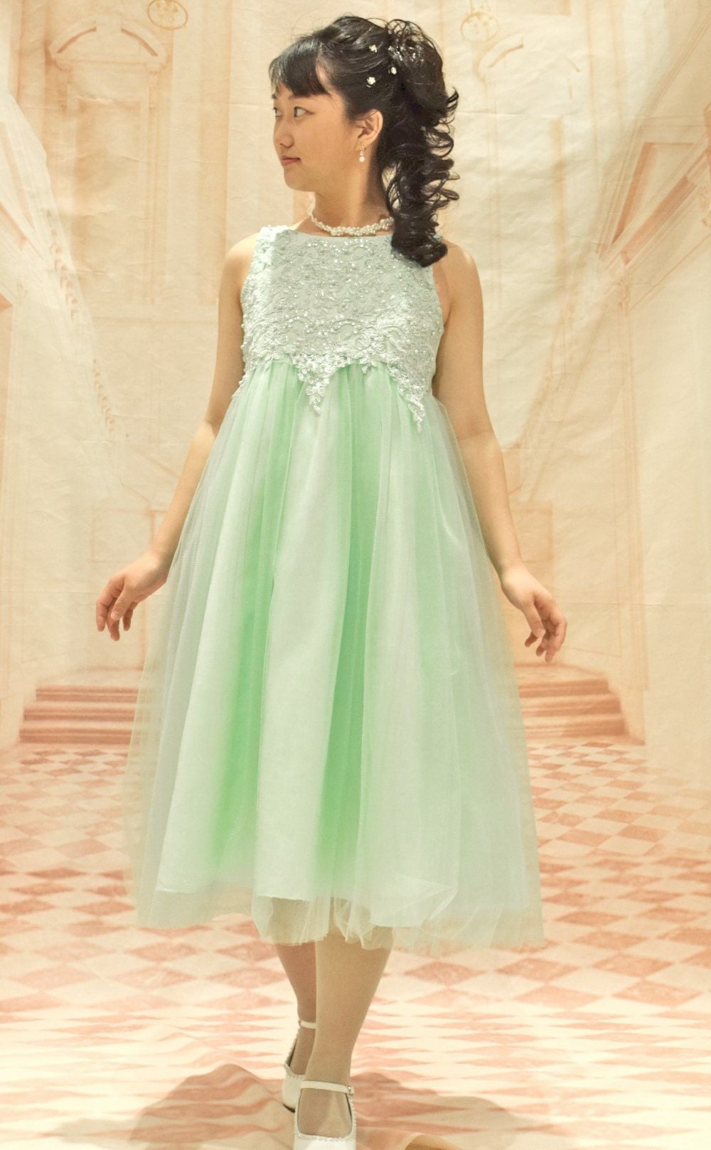 ピアノ発表会や結婚式にぴったりのカラーの女の子用キッズドレス。シンプルで美しいシルエットが魅力のAngel's Closetの子供ドレス レンタル商品（【レンタル】パールスパンコールスーパーエレガントチュール子供ドレス(cdc5008)ミント）｜画像13