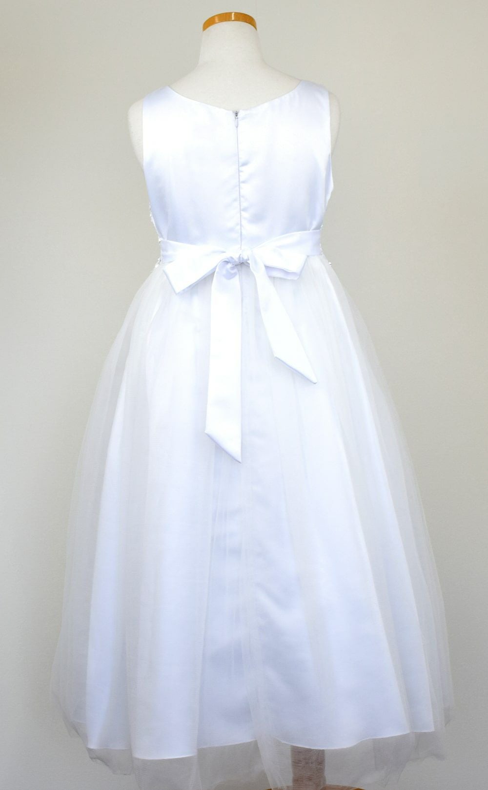 ピアノ発表会や結婚式にぴったりのホワイトカラーの女の子用キッズドレス。シンプルで美しいシルエットが魅力のAngel's Closetの子供ドレス レンタル商品（【レンタル】パールスパンコールスーパーエレガントチュール子供ドレス(cdc5008)ホワイト）｜画像5