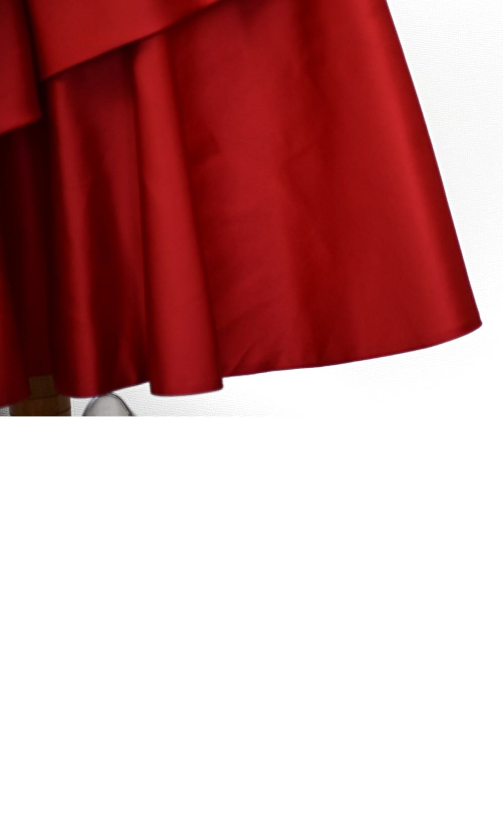 ピアノ発表会や結婚式にぴったりのカラーの女の子用キッズドレス。シンプルで美しいシルエットが魅力のAngel's Closetの子供ドレス レンタル商品（【レンタル】クラシカルサテンプリンセスロング子供ドレスA(yp005a)レッド）｜画像6