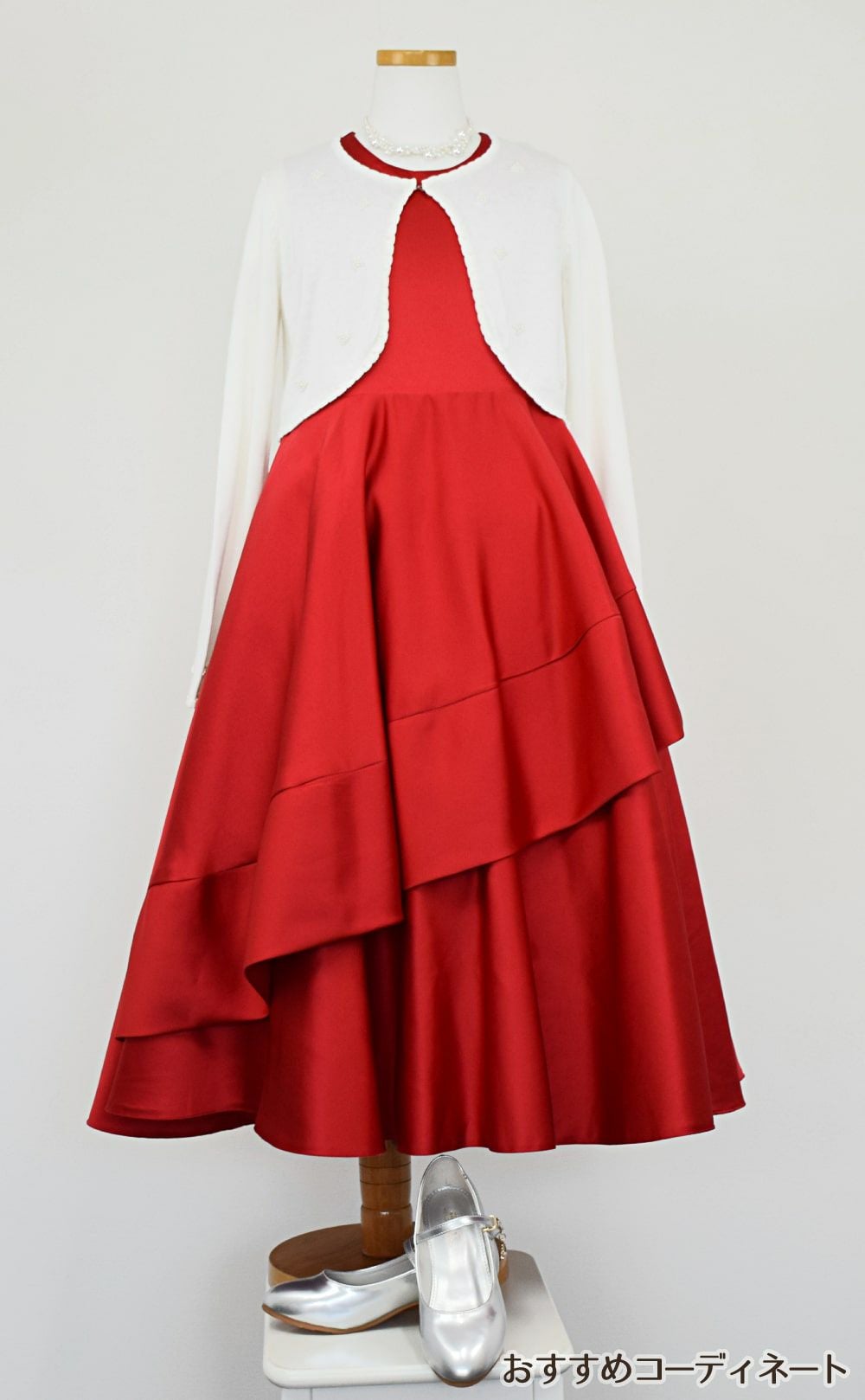 ピアノ発表会や結婚式にぴったりのカラーの女の子用キッズドレス。シンプルで美しいシルエットが魅力のAngel's Closetの子供ドレス レンタル商品（【レンタル】クラシカルサテンプリンセスロング子供ドレスA(yp005a)レッド）｜画像11