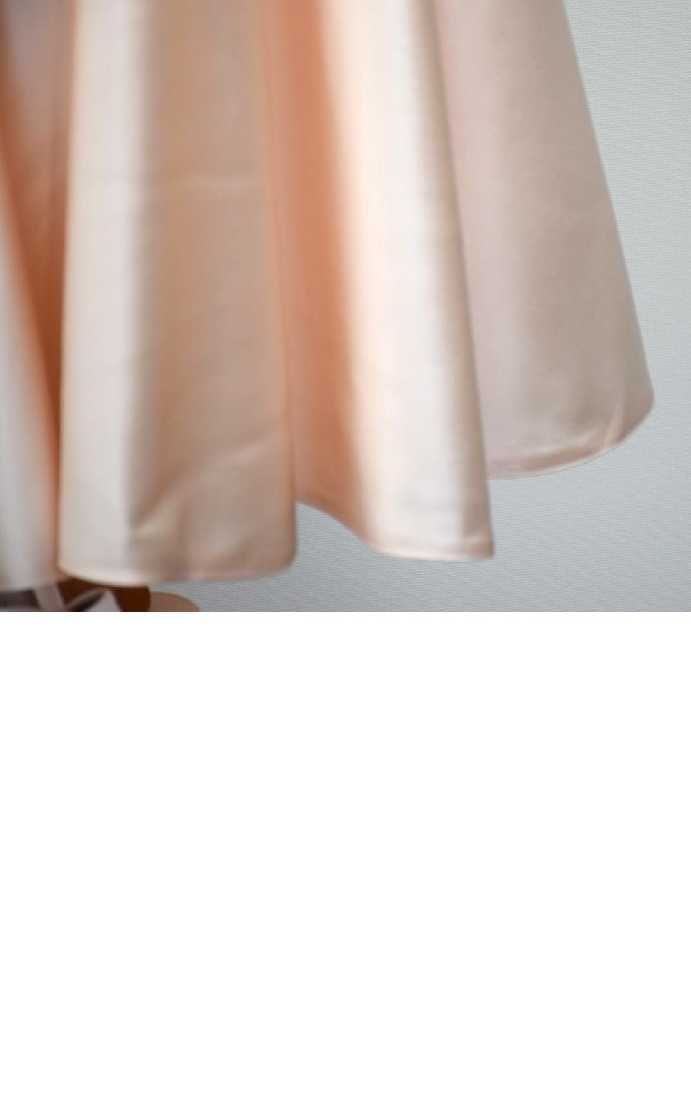 ピアノ発表会や結婚式にぴったりのカラーの女の子用キッズドレス。シンプルで美しいシルエットが魅力のAngel's Closetの子供ドレス レンタル商品（【レンタル】クラシカルサテンプリンセスロング子供ドレスA(yp005a)シャンパン）｜画像6