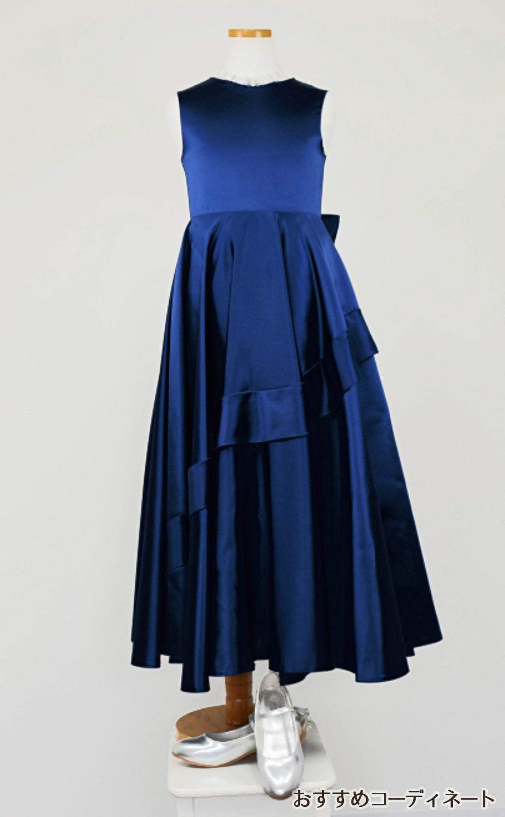 ピアノ発表会や結婚式にぴったりのネイビーカラーの女の子用キッズドレス。シンプルで美しいシルエットが魅力のAngel's Closetの子供ドレス レンタル商品（【レンタル】クラシカルサテンプリンセスロング子供ドレスB(yp005b)ネイビー）｜画像8