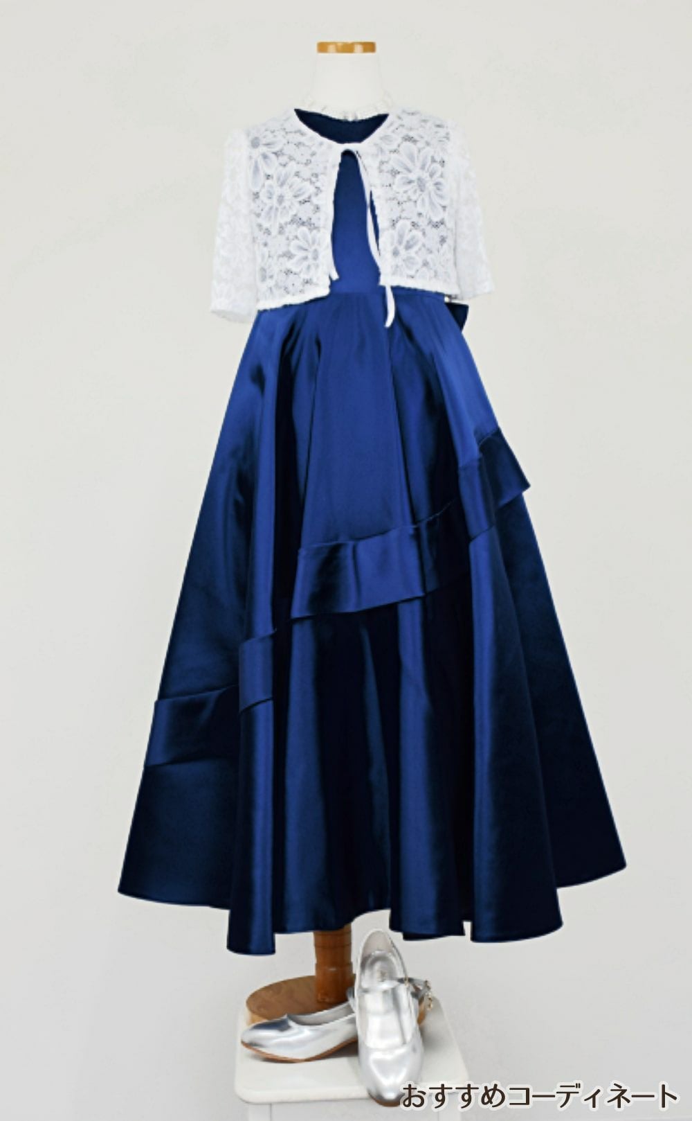 ピアノ発表会や結婚式にぴったりのネイビーカラーの女の子用キッズドレス。シンプルで美しいシルエットが魅力のAngel's Closetの子供ドレス レンタル商品（【レンタル】クラシカルサテンプリンセスロング子供ドレスB(yp005b)ネイビー）｜画像9