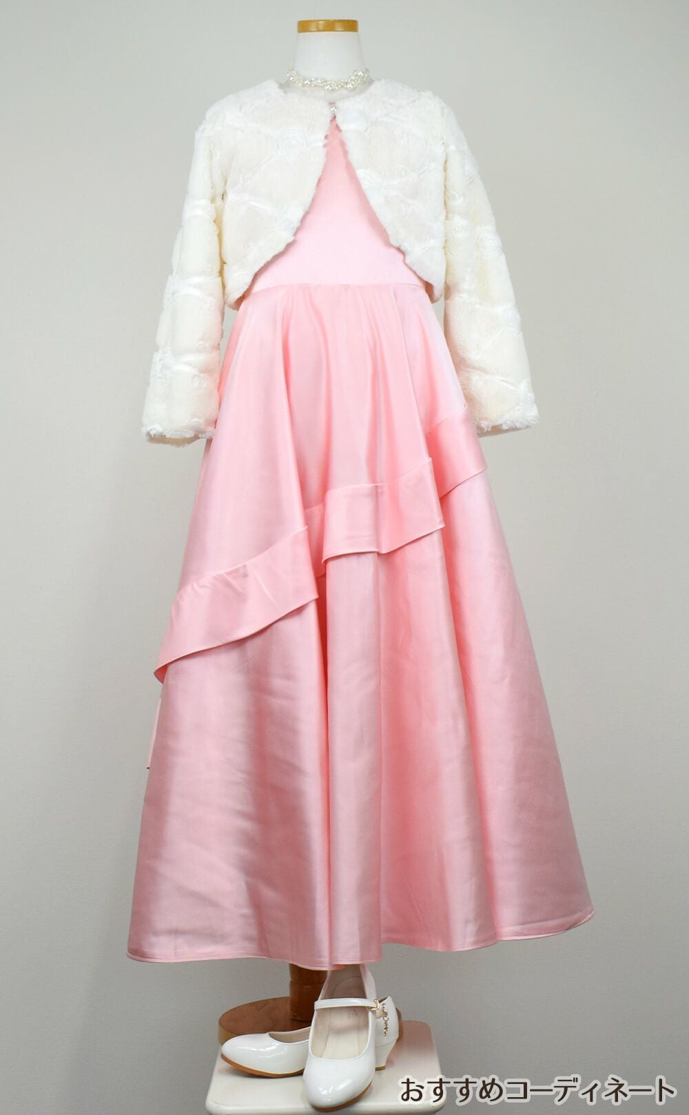 ピアノ発表会や結婚式にぴったりのピンクカラーの女の子用キッズドレス。シンプルで美しいシルエットが魅力のAngel's Closetの子供ドレス レンタル商品（【レンタル】クラシカルサテンプリンセスロング子供ドレスB(yp005b)ライトピンク）｜画像12