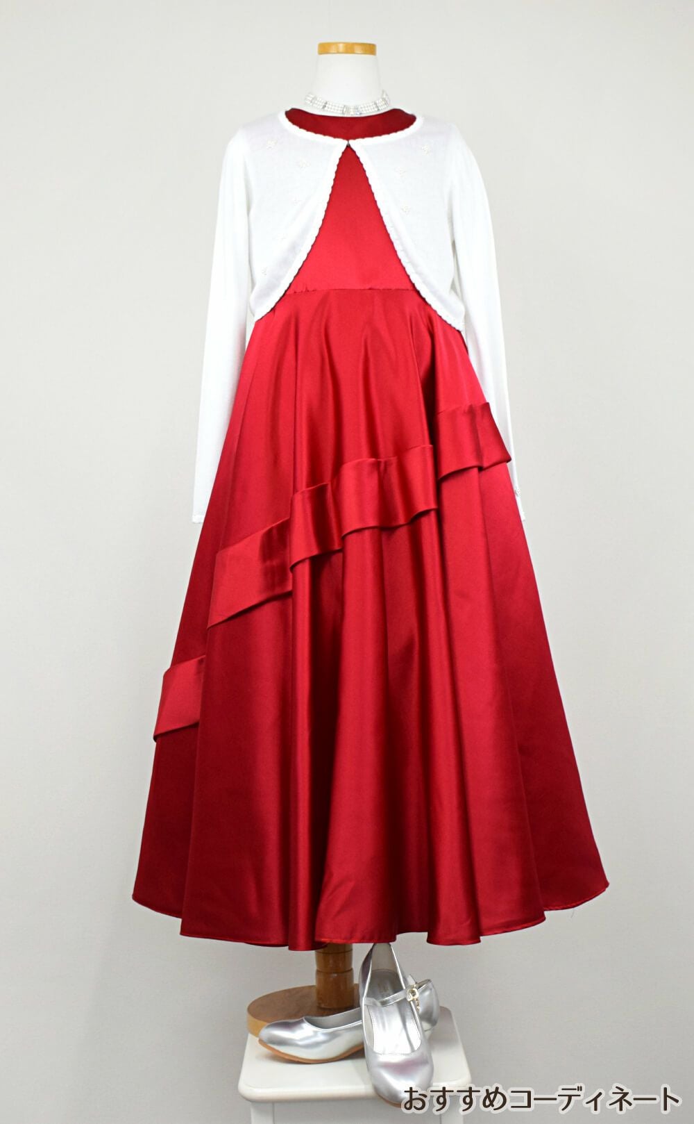 ピアノ発表会や結婚式にぴったりのカラーの女の子用キッズドレス。シンプルで美しいシルエットが魅力のAngel's Closetの子供ドレス レンタル商品（【レンタル】クラシカルサテンプリンセスロング子供ドレスB(yp005b)レッド）｜画像11