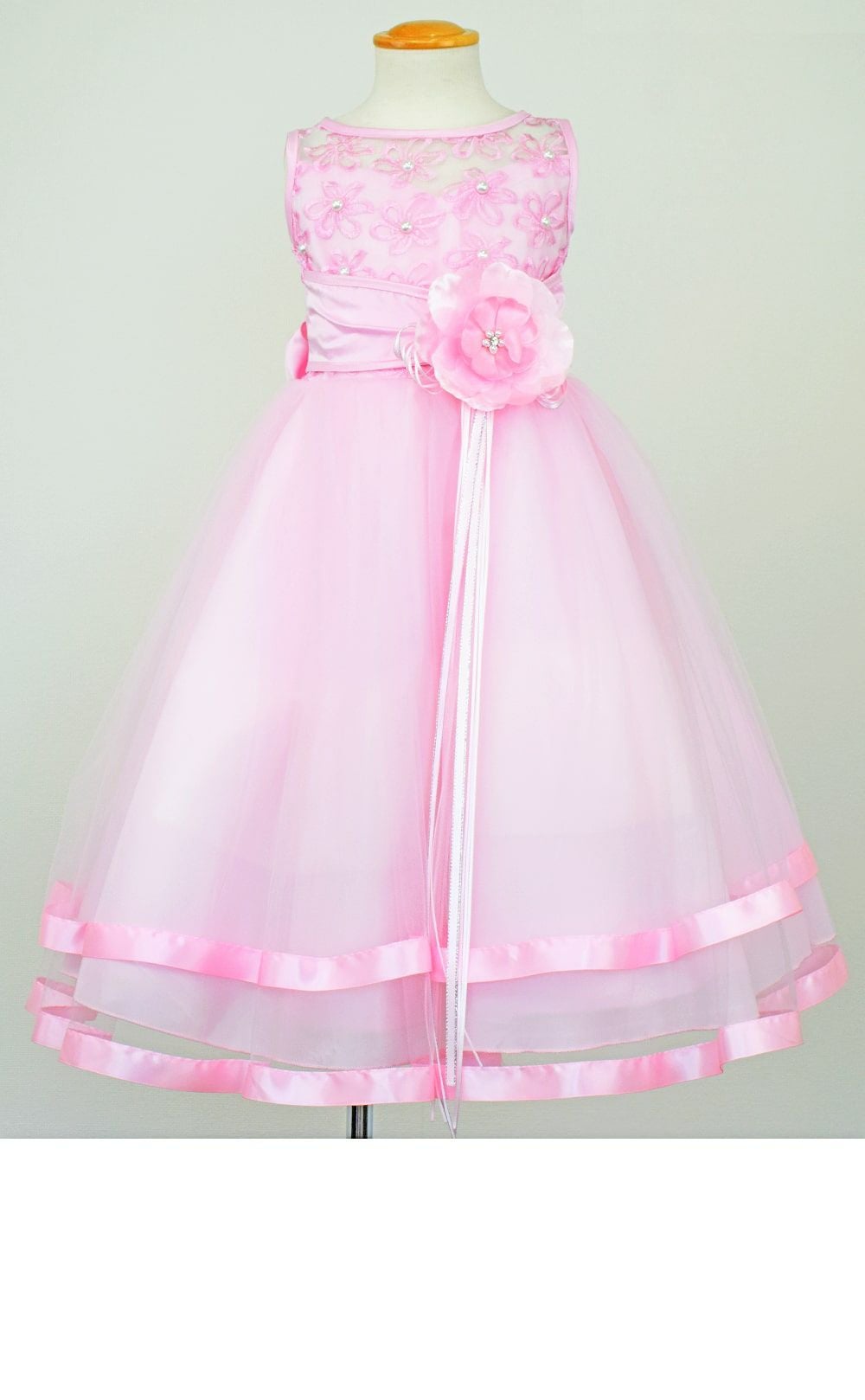 ピアノ発表会や結婚式にぴったりのピンクカラーの女の子用キッズドレス。シンプルで美しいシルエットが魅力のAngel's Closetの子供ドレス レンタル商品（【レンタル】ロマンス(rmc)ピンク）｜画像3