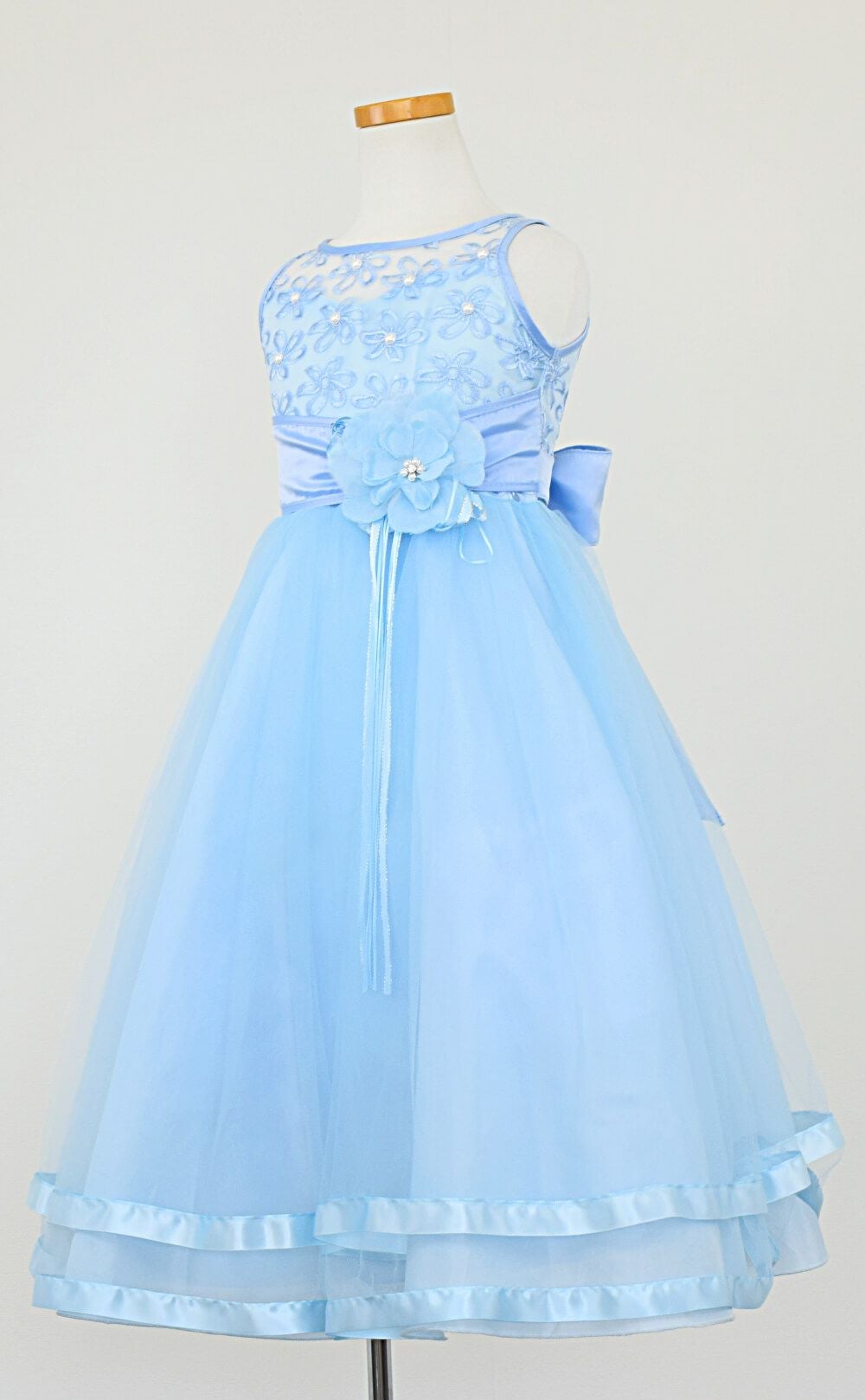 ピアノ発表会や結婚式にぴったりのブルーカラーの女の子用キッズドレス。シンプルで美しいシルエットが魅力のAngel's Closetの子供ドレス レンタル商品（【レンタル】ロマンス(rmc)ブルー）｜画像8