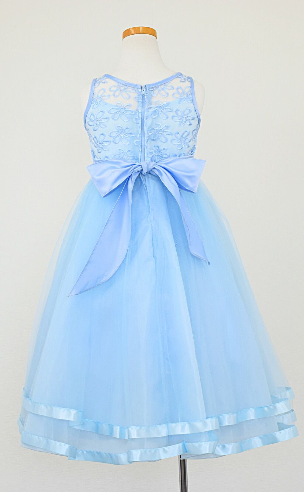 ピアノ発表会や結婚式にぴったりのブルーカラーの女の子用キッズドレス。シンプルで美しいシルエットが魅力のAngel's Closetの子供ドレス レンタル商品（【レンタル】ロマンス(rmc)ブルー）｜画像9