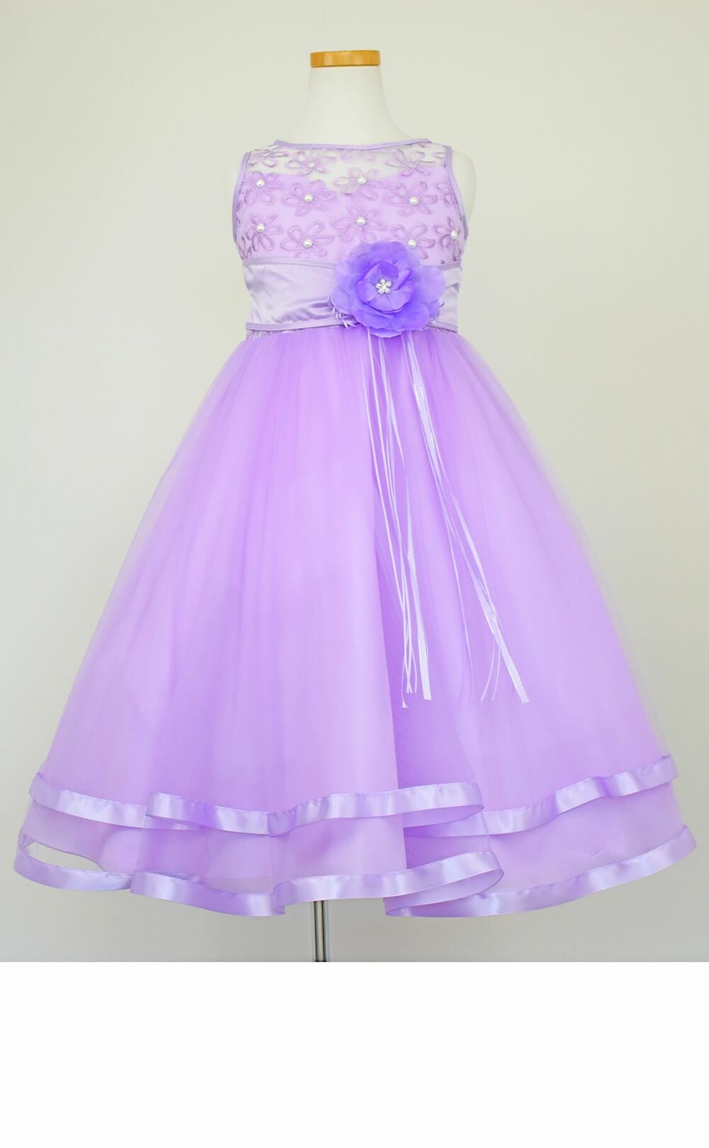 ピアノ発表会や結婚式にぴったりのライラックカラーの女の子用キッズドレス。シンプルで美しいシルエットが魅力のAngel's Closetの子供ドレス レンタル商品（【レンタル】ロマンス(rmc)ライラック）｜画像3