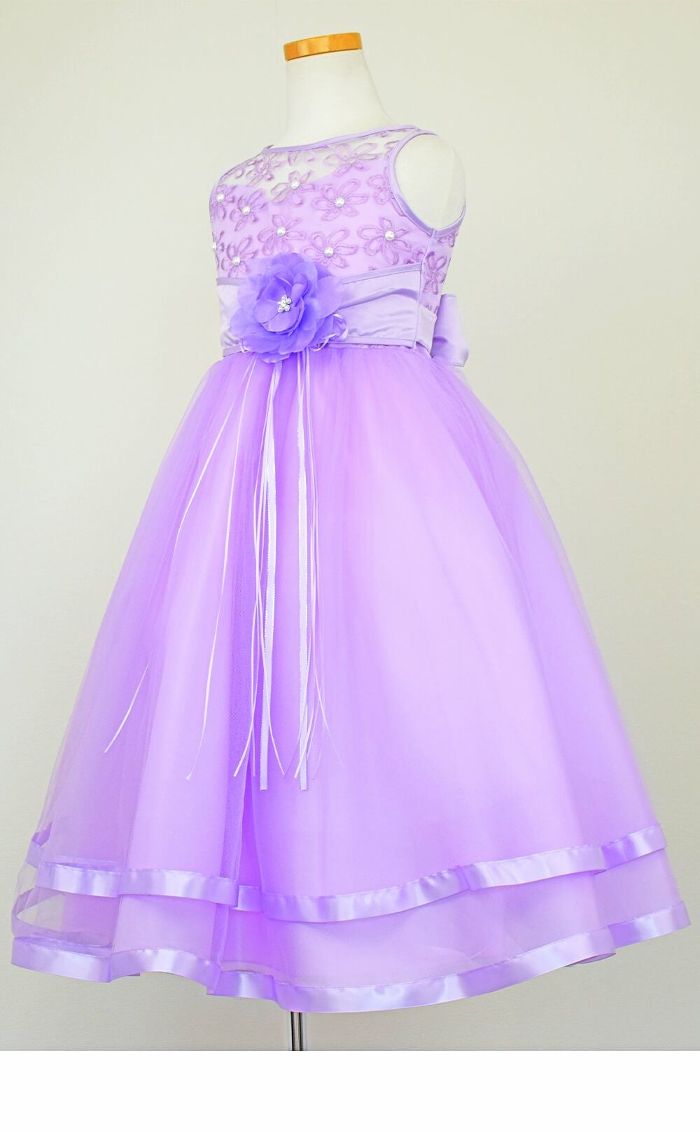 ピアノ発表会や結婚式にぴったりのライラックカラーの女の子用キッズドレス。シンプルで美しいシルエットが魅力のAngel's Closetの子供ドレス レンタル商品（【レンタル】ロマンス(rmc)ライラック）｜画像4