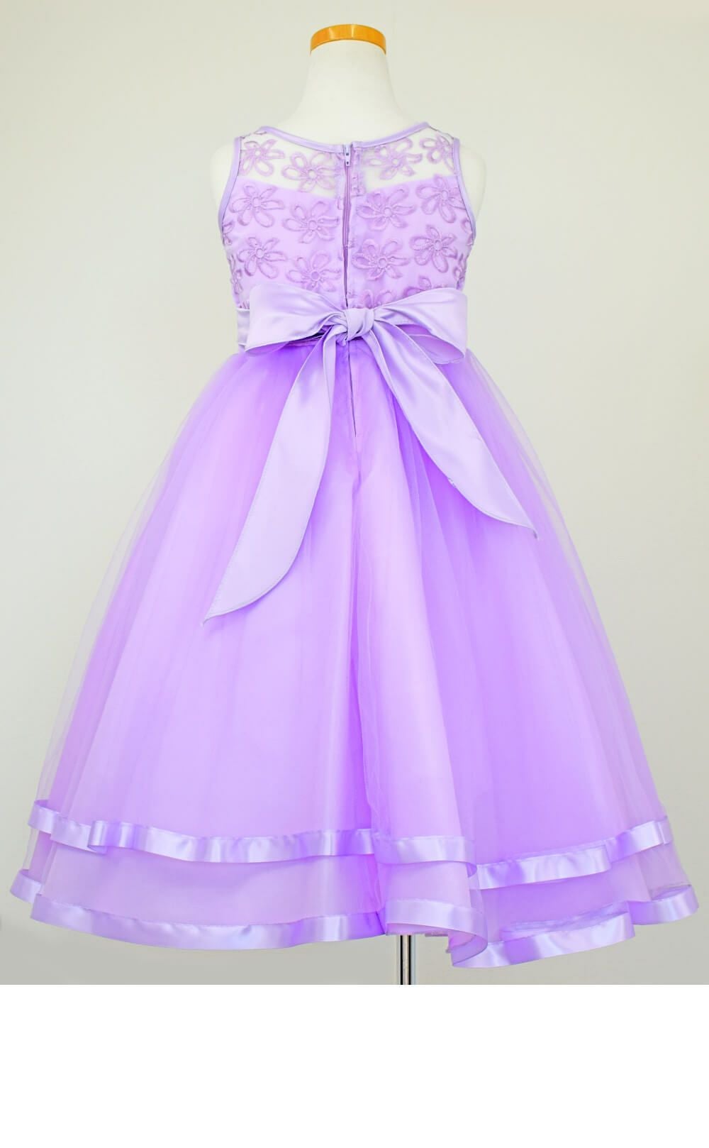 ピアノ発表会や結婚式にぴったりのライラックカラーの女の子用キッズドレス。シンプルで美しいシルエットが魅力のAngel's Closetの子供ドレス レンタル商品（【レンタル】ロマンス(rmc)ライラック）｜画像5
