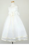 ピアノ発表会や結婚式にぴったりのホワイトカラーの女の子用キッズドレス。シンプルで美しいシルエットが魅力のAngel's Closetの子供ドレス レンタル商品（【レンタル】ロマンス(rmc)オフホワイト）｜画像4