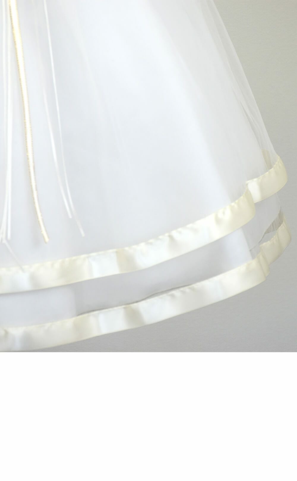 ピアノ発表会や結婚式にぴったりのホワイトカラーの女の子用キッズドレス。シンプルで美しいシルエットが魅力のAngel's Closetの子供ドレス レンタル商品（【レンタル】ロマンス(rmc)オフホワイト）｜画像6