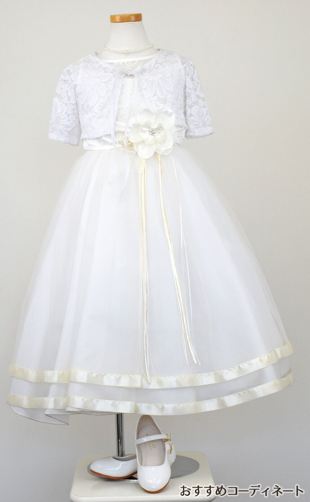 ピアノ発表会や結婚式にぴったりのホワイトカラーの女の子用キッズドレス。シンプルで美しいシルエットが魅力のAngel's Closetの子供ドレス レンタル商品（【レンタル】ロマンス(rmc)オフホワイト）｜画像10