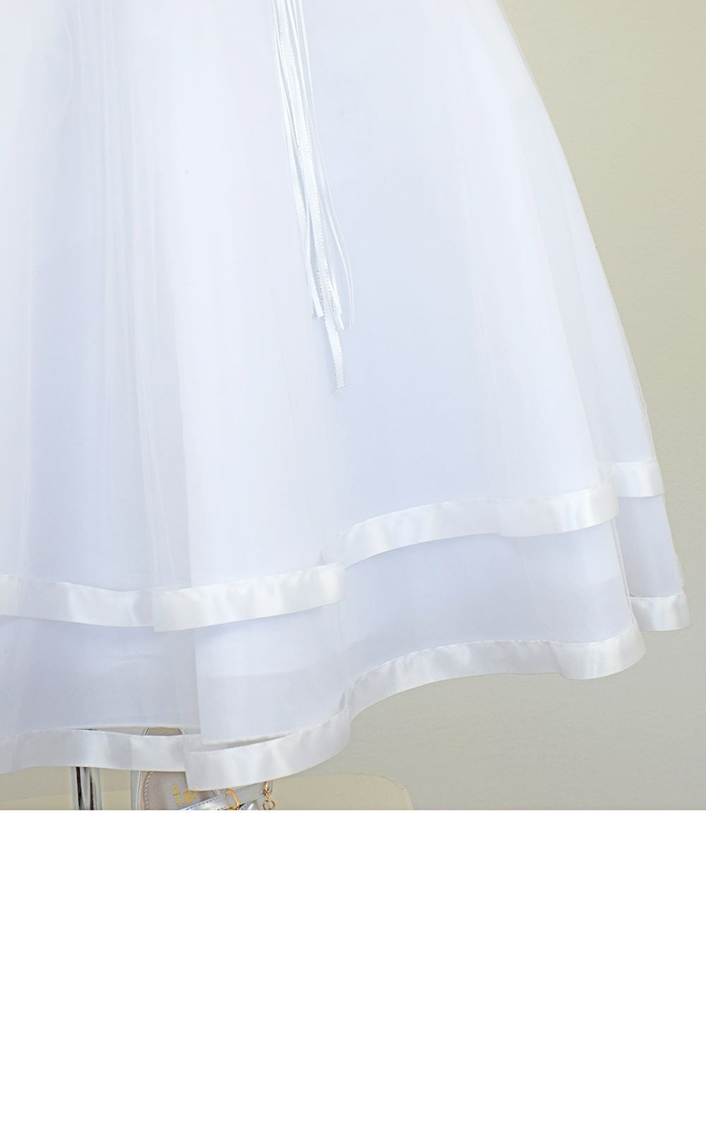 ピアノ発表会や結婚式にぴったりのホワイトカラーの女の子用キッズドレス。シンプルで美しいシルエットが魅力のAngel's Closetの子供ドレス レンタル商品（【レンタル】ロマンス(rmc)ピュアホワイト）｜画像6