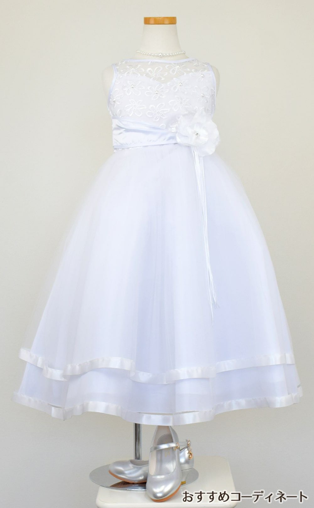 ピアノ発表会や結婚式にぴったりのホワイトカラーの女の子用キッズドレス。シンプルで美しいシルエットが魅力のAngel's Closetの子供ドレス レンタル商品（【レンタル】ロマンス(rmc)ピュアホワイト）｜画像9