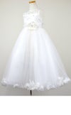 ピアノ発表会や結婚式にぴったりのホワイトカラーの女の子用キッズドレス。シンプルで美しいシルエットが魅力のAngel's Closetの子供ドレス レンタル商品（【レンタル】フラワーペタルプリンセス子供ドレス(JK2925)オフホワイト）｜画像4