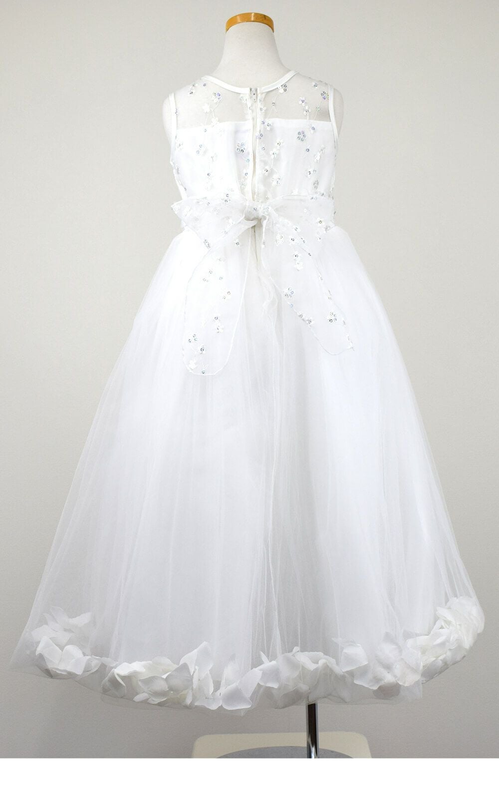 ピアノ発表会や結婚式にぴったりのホワイトカラーの女の子用キッズドレス。シンプルで美しいシルエットが魅力のAngel's Closetの子供ドレス レンタル商品（【レンタル】フラワーペタルプリンセス子供ドレス(JK2925)オフホワイト）｜画像5
