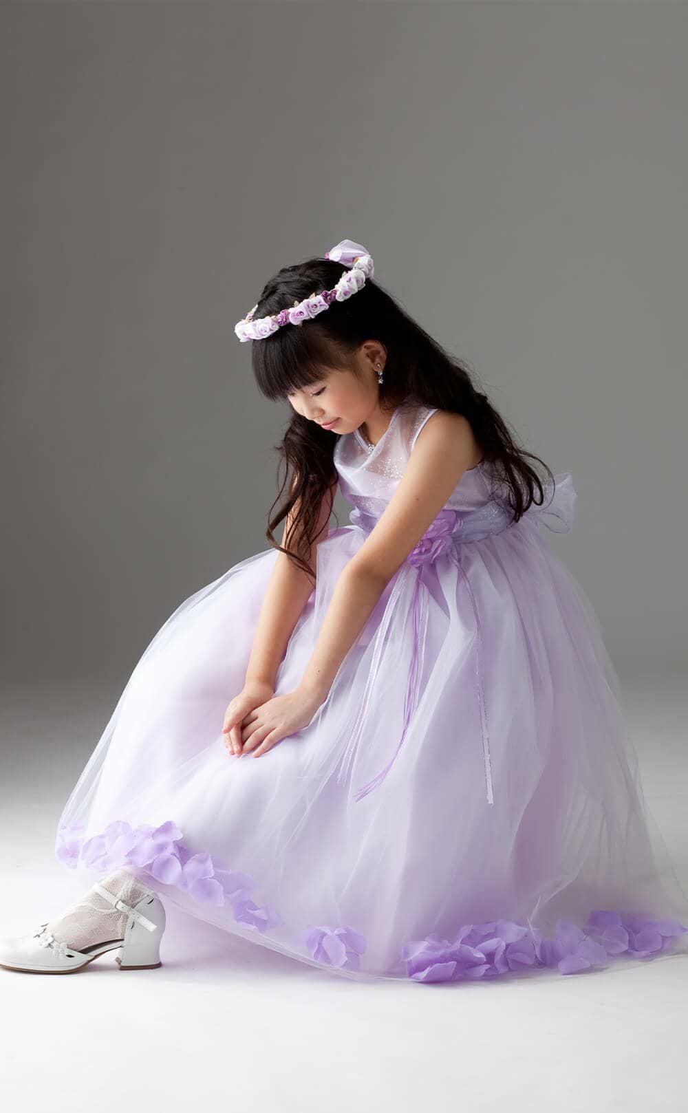 ピアノ発表会や結婚式にぴったりのホワイトカラーの女の子用キッズドレス。シンプルで美しいシルエットが魅力のAngel's Closetの子供ドレス レンタル商品（【レンタル】フラワーペタルプリンセス子供ドレス(JK2925)ピュアホワイト）｜画像14