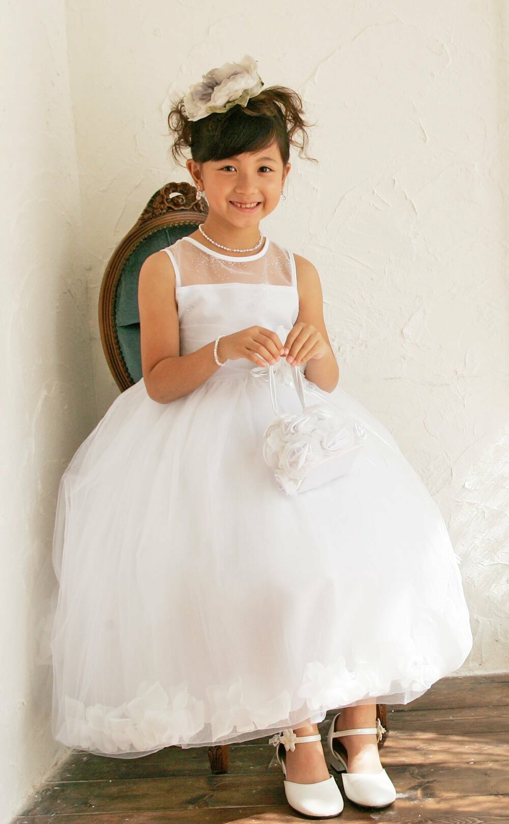 ピアノ発表会や結婚式にぴったりのホワイトカラーの女の子用キッズドレス。シンプルで美しいシルエットが魅力のAngel's Closetの子供ドレス レンタル商品（【レンタル】フラワーペタルプリンセス子供ドレス(JK2925)ピュアホワイト）｜画像16