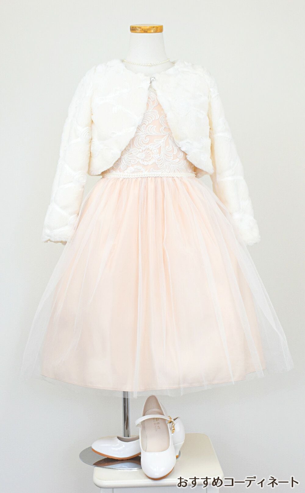 ピアノ発表会や結婚式にぴったりのカラーの女の子用キッズドレス。シンプルで美しいシルエットが魅力のAngel's Closetの子供ドレス レンタル商品（【レンタル】エレガント刺繍メッシュ＆パールトリム子供ドレス(SK740)シャンパン）｜画像12