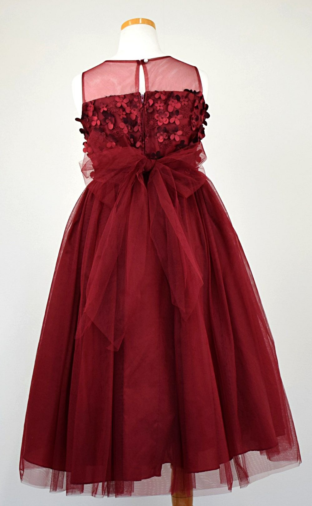 ピアノ発表会や結婚式にぴったりのカラーの女の子用キッズドレス。シンプルで美しいシルエットが魅力のAngel's Closetの子供ドレス レンタル商品（【レンタル】エレガントフラワーパッチ＆チュール子供ドレス(CCD771)バーガンディー）｜画像5