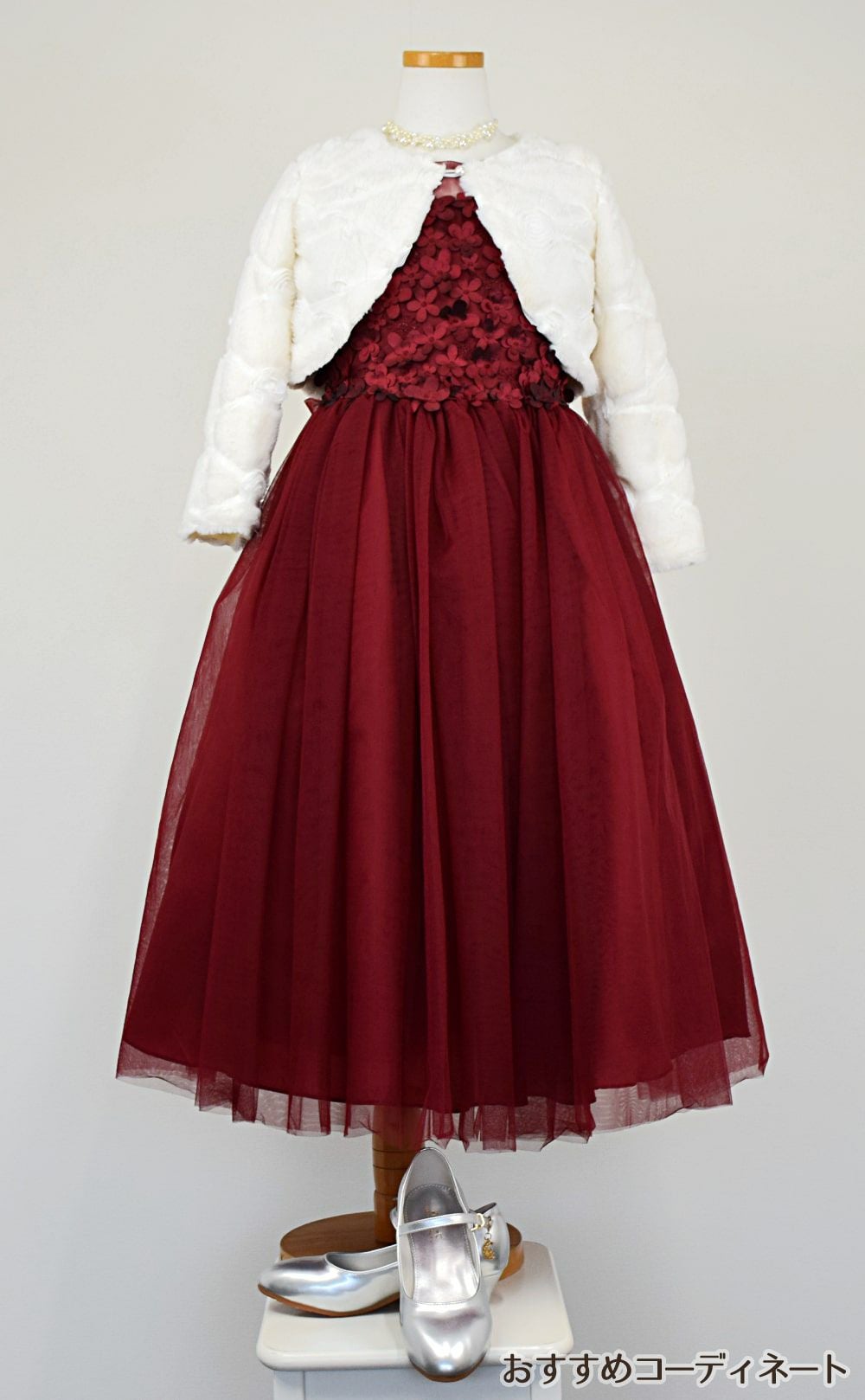 ピアノ発表会や結婚式にぴったりのカラーの女の子用キッズドレス。シンプルで美しいシルエットが魅力のAngel's Closetの子供ドレス レンタル商品（【レンタル】エレガントフラワーパッチ＆チュール子供ドレス(CCD771)バーガンディー）｜画像12