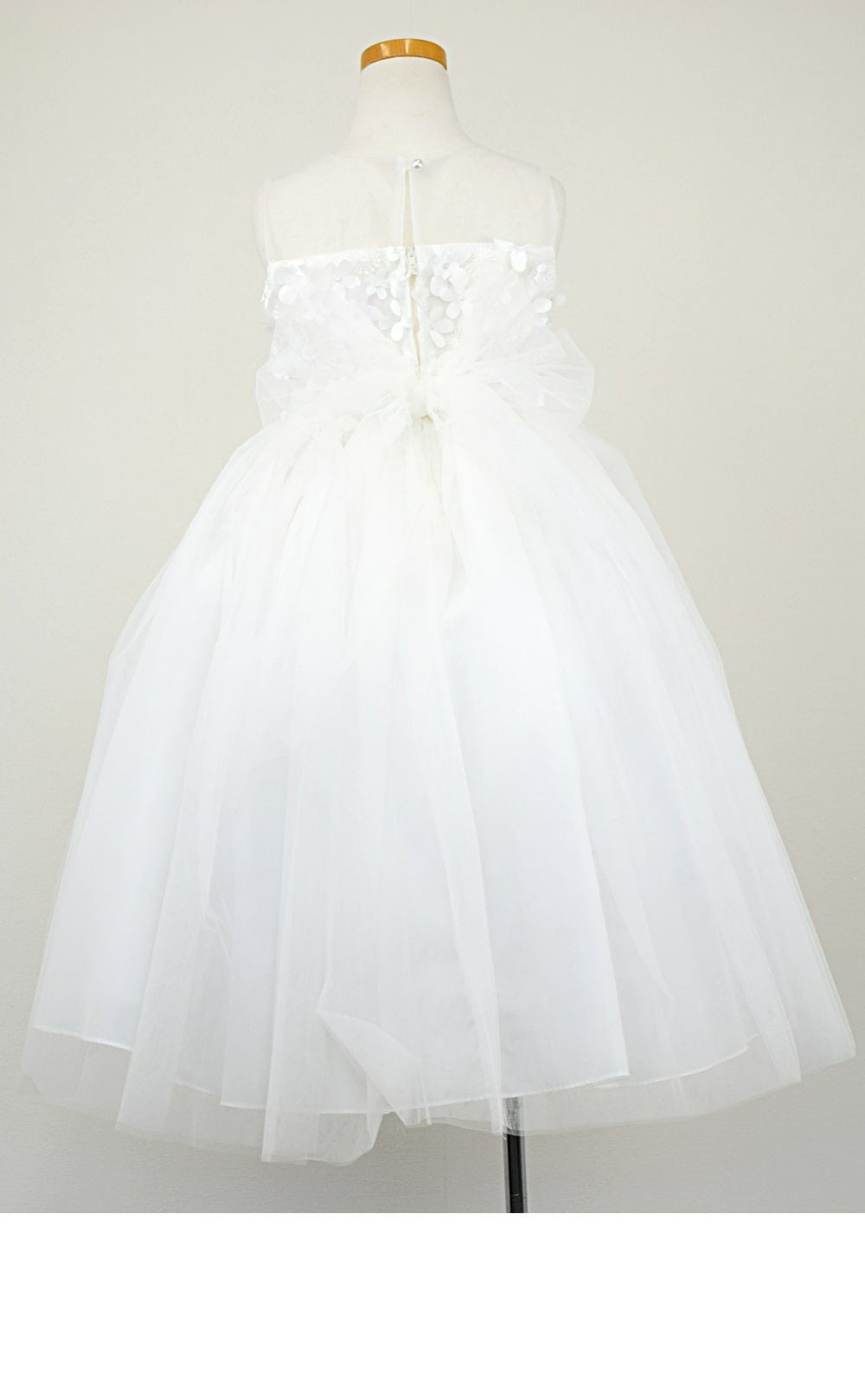 ピアノ発表会や結婚式にぴったりのカラーの女の子用キッズドレス。シンプルで美しいシルエットが魅力のAngel's Closetの子供ドレス レンタル商品（【レンタル】エレガントフラワーパッチ＆チュール子供ドレス(CCD771)アイボリー）｜画像5