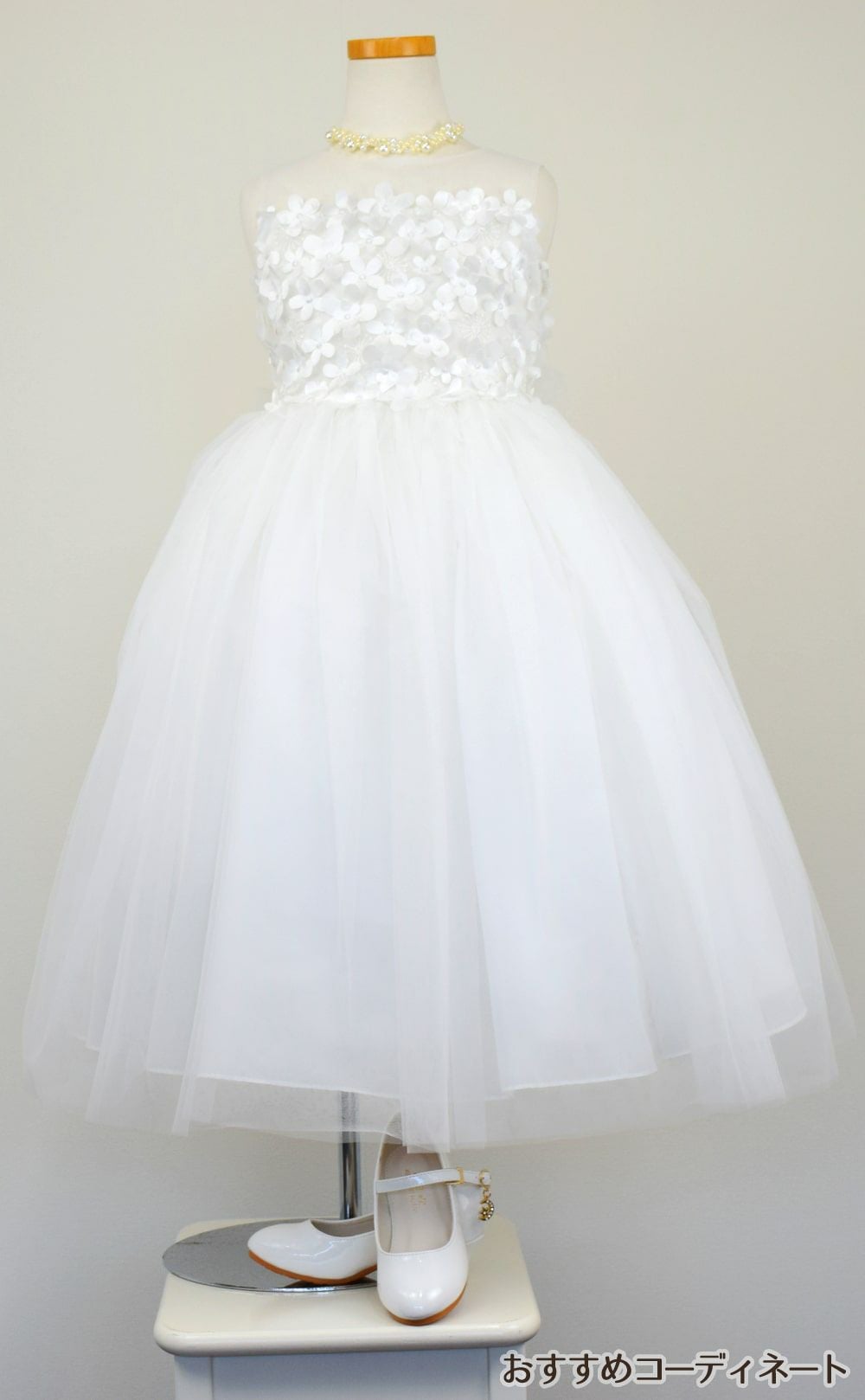 ピアノ発表会や結婚式にぴったりのカラーの女の子用キッズドレス。シンプルで美しいシルエットが魅力のAngel's Closetの子供ドレス レンタル商品（【レンタル】エレガントフラワーパッチ＆チュール子供ドレス(CCD771)アイボリー）｜画像9
