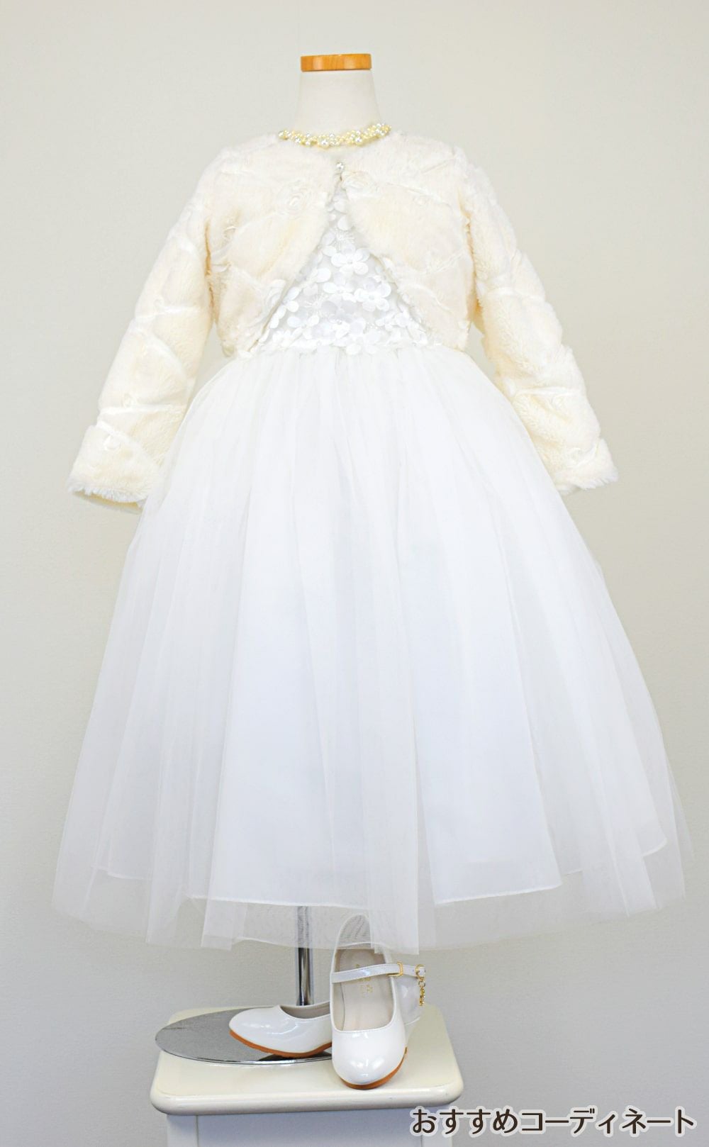 ピアノ発表会や結婚式にぴったりのカラーの女の子用キッズドレス。シンプルで美しいシルエットが魅力のAngel's Closetの子供ドレス レンタル商品（【レンタル】エレガントフラワーパッチ＆チュール子供ドレス(CCD771)アイボリー）｜画像12