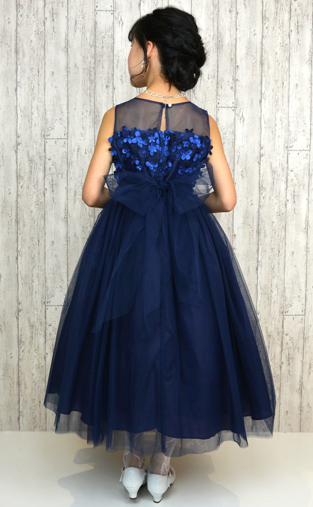 ピアノ発表会や結婚式にぴったりのカラーの女の子用キッズドレス。シンプルで美しいシルエットが魅力のAngel's Closetの子供ドレス レンタル商品（【レンタル】エレガントフラワーパッチ＆チュール子供ドレス(CCD771)アイボリー）｜画像15