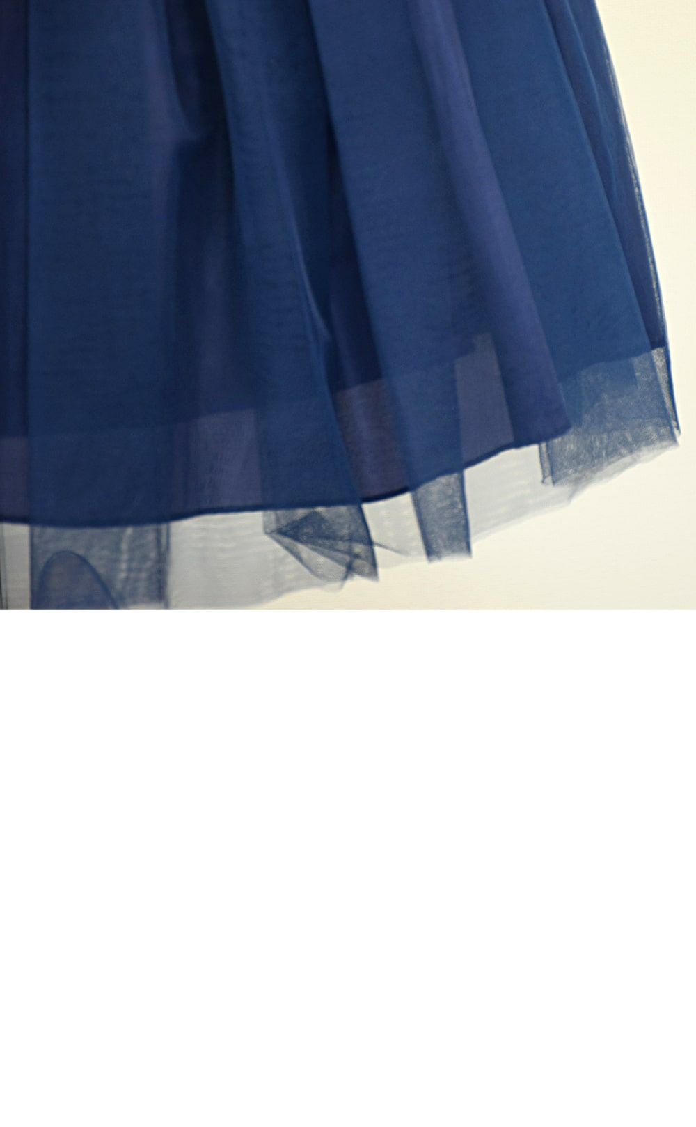 ピアノ発表会や結婚式にぴったりのネイビーカラーの女の子用キッズドレス。シンプルで美しいシルエットが魅力のAngel's Closetの子供ドレス レンタル商品（【レンタル】エレガントフラワーパッチ＆チュール子供ドレス(CCD771)ネイビー）｜画像6