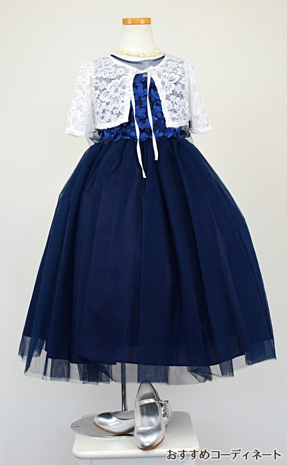 ピアノ発表会や結婚式にぴったりのネイビーカラーの女の子用キッズドレス。シンプルで美しいシルエットが魅力のAngel's Closetの子供ドレス レンタル商品（【レンタル】エレガントフラワーパッチ＆チュール子供ドレス(CCD771)ネイビー）｜画像10