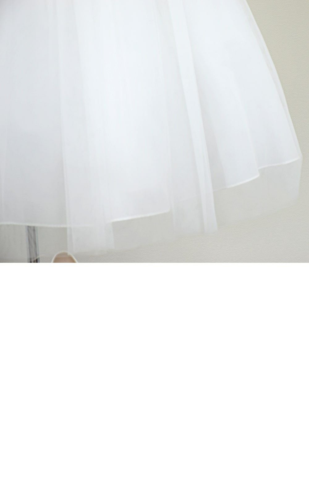 ピアノ発表会や結婚式にぴったりのホワイトカラーの女の子用キッズドレス。シンプルで美しいシルエットが魅力のAngel's Closetの子供ドレス レンタル商品（【レンタル】エレガントフラワーパッチ＆チュール子供ドレス(CCD771)ホワイト）｜画像6