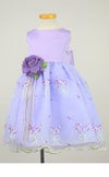 ピアノ発表会や結婚式にぴったりのライラックカラーの女の子用キッズドレス。シンプルで美しいシルエットが魅力のAngel's Closetの子供ドレス レンタル商品（【レンタル】サテン＆ブーケ柄刺繍オーガンジー子供ドレス(KD220)ライラック）｜画像3