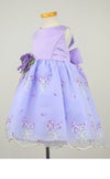 ピアノ発表会や結婚式にぴったりのライラックカラーの女の子用キッズドレス。シンプルで美しいシルエットが魅力のAngel's Closetの子供ドレス レンタル商品（【レンタル】サテン＆ブーケ柄刺繍オーガンジー子供ドレス(KD220)ライラック）｜画像4