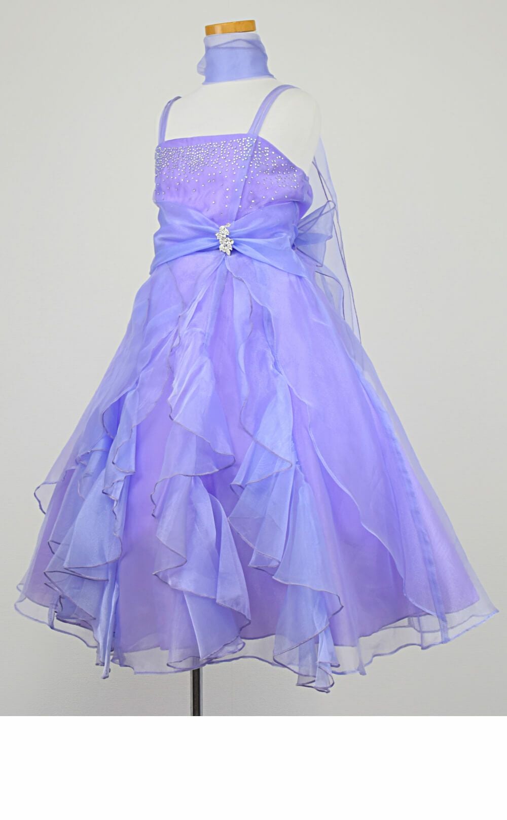 ピアノ発表会や結婚式にぴったりのライラックカラーの女の子用キッズドレス。シンプルで美しいシルエットが魅力のAngel's Closetの子供ドレス レンタル商品（【レンタル】ラインストーン＆オーガンジーレイヤードフリル子供ドレス(HC734)ライラック）｜画像4