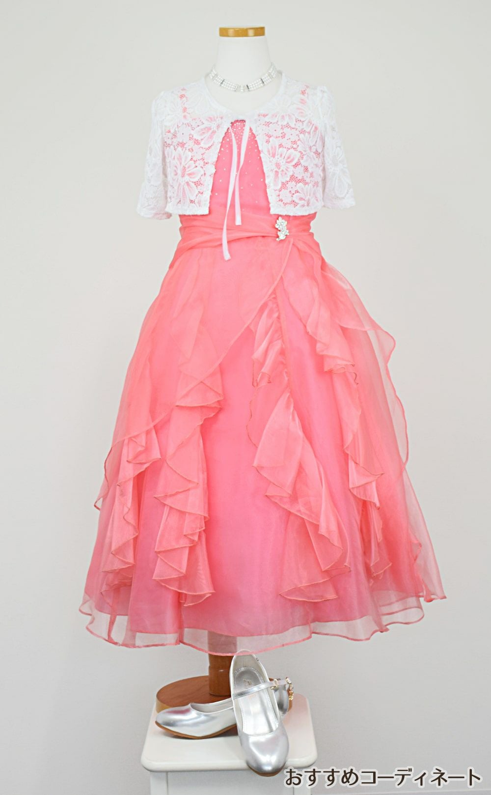 ピアノ発表会や結婚式にぴったりのカラーの女の子用キッズドレス。シンプルで美しいシルエットが魅力のAngel's Closetの子供ドレス レンタル商品（【レンタル】ラインストーン＆オーガンジーレイヤードフリル子供ドレス(HC734)コーラル）｜画像10