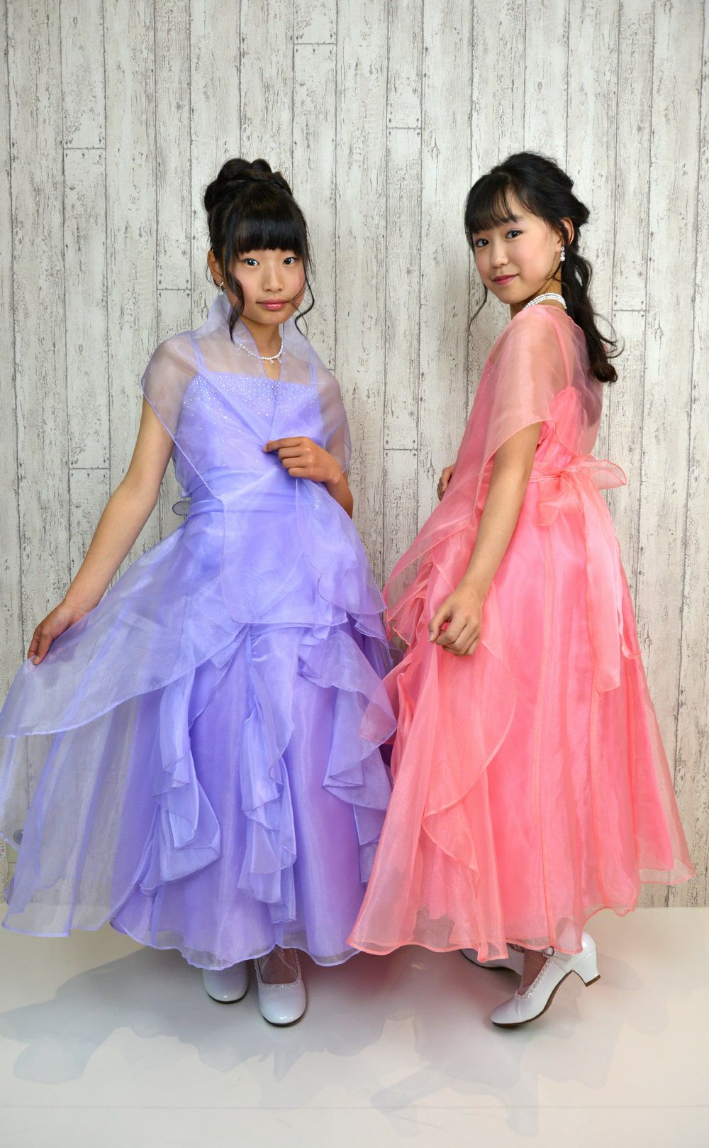 ピアノ発表会や結婚式にぴったりのカラーの女の子用キッズドレス。シンプルで美しいシルエットが魅力のAngel's Closetの子供ドレス レンタル商品（【レンタル】ラインストーン＆オーガンジーレイヤードフリル子供ドレス(HC734)コーラル）｜画像15