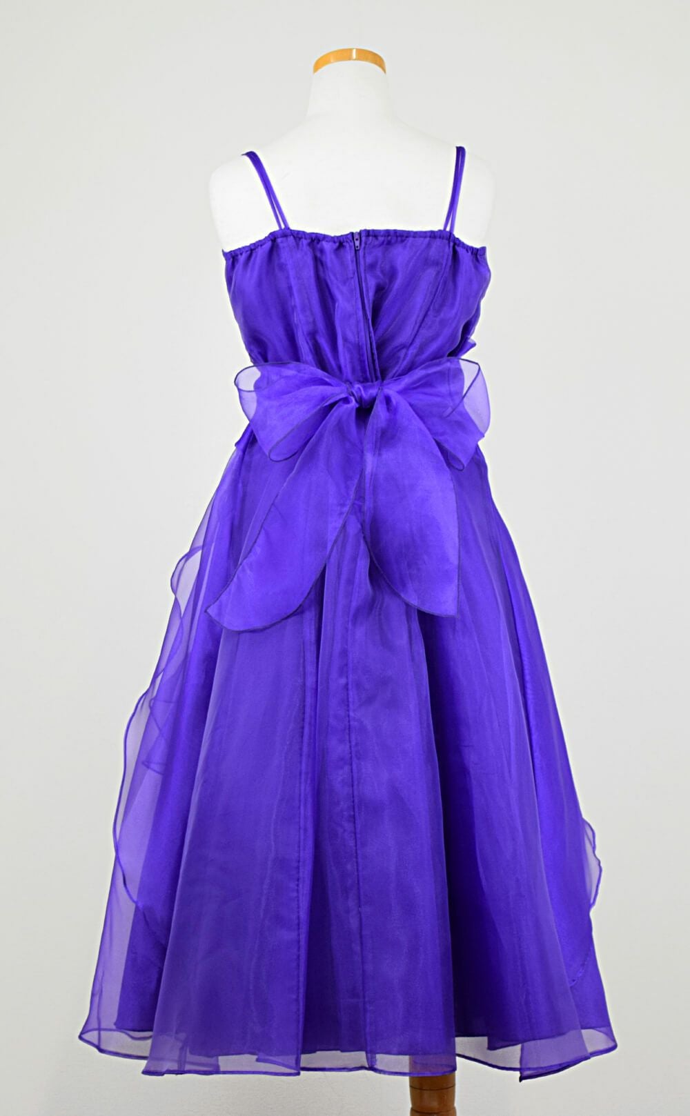 ピアノ発表会や結婚式にぴったりのカラーの女の子用キッズドレス。シンプルで美しいシルエットが魅力のAngel's Closetの子供ドレス レンタル商品（【レンタル】ラインストーン＆オーガンジーレイヤードフリル子供ドレス(HC734)パープル）｜画像5