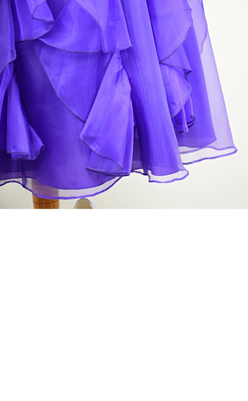 ピアノ発表会や結婚式にぴったりのカラーの女の子用キッズドレス。シンプルで美しいシルエットが魅力のAngel's Closetの子供ドレス レンタル商品（【レンタル】ラインストーン＆オーガンジーレイヤードフリル子供ドレス(HC734)パープル）｜画像6