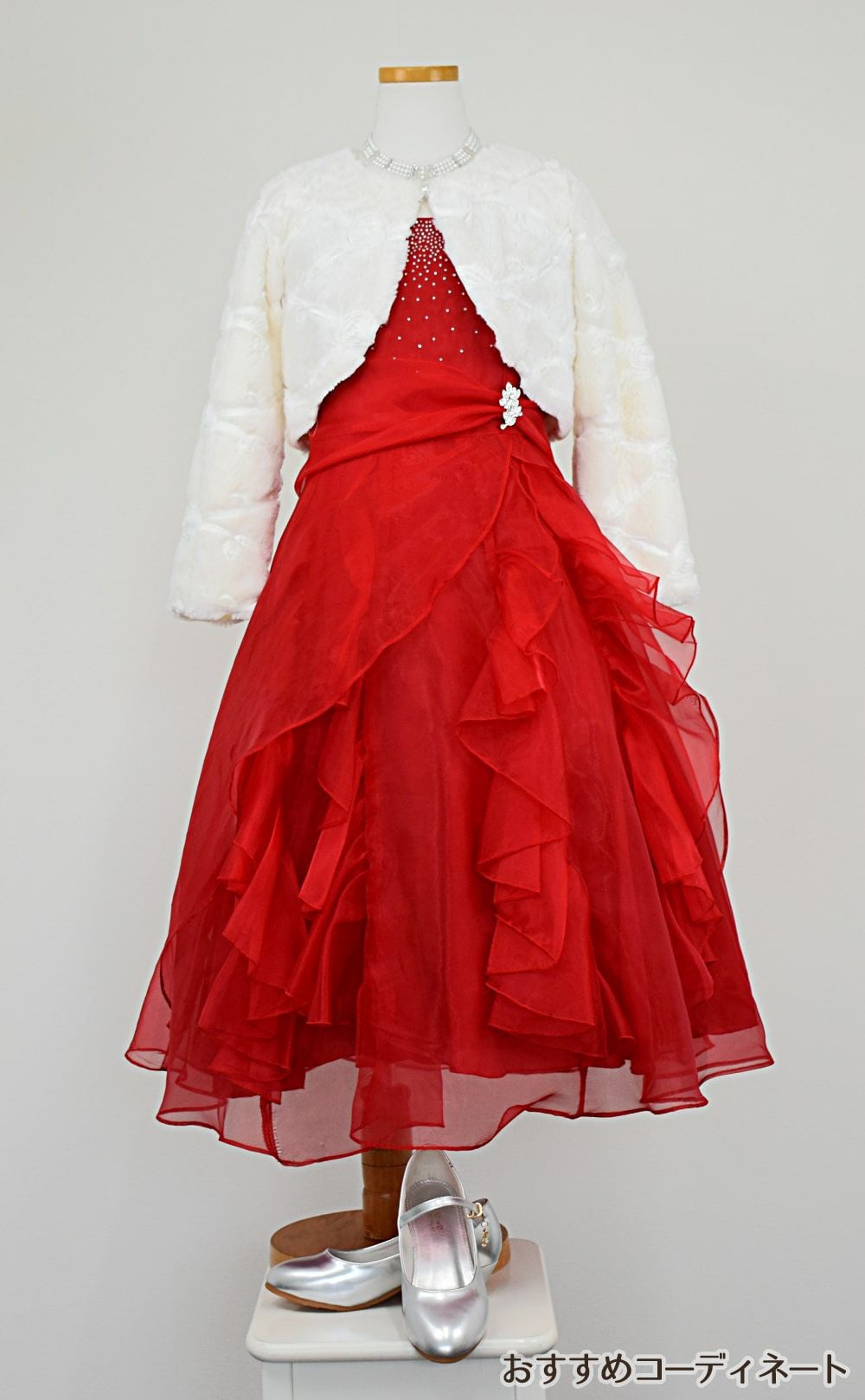 ピアノ発表会や結婚式にぴったりのカラーの女の子用キッズドレス。シンプルで美しいシルエットが魅力のAngel's Closetの子供ドレス レンタル商品（【レンタル】ラインストーン＆オーガンジーレイヤードフリル子供ドレス(HC734)レッド）｜画像12