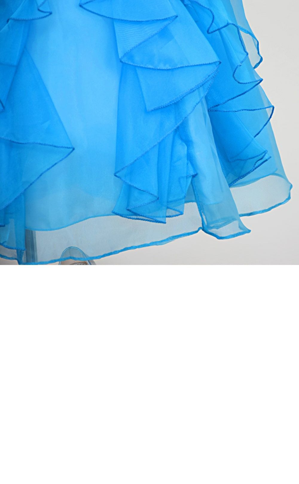 ピアノ発表会や結婚式にぴったりのカラーの女の子用キッズドレス。シンプルで美しいシルエットが魅力のAngel's Closetの子供ドレス レンタル商品（【レンタル】ラインストーン＆オーガンジーレイヤードフリル子供ドレス(HC734)ターコイズ）｜画像6