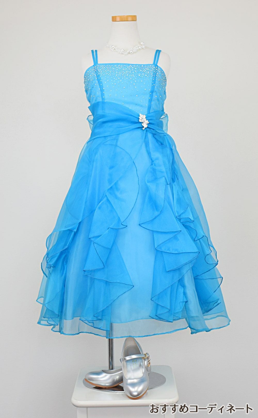 ピアノ発表会や結婚式にぴったりのカラーの女の子用キッズドレス。シンプルで美しいシルエットが魅力のAngel's Closetの子供ドレス レンタル商品（【レンタル】ラインストーン＆オーガンジーレイヤードフリル子供ドレス(HC734)ターコイズ）｜画像9